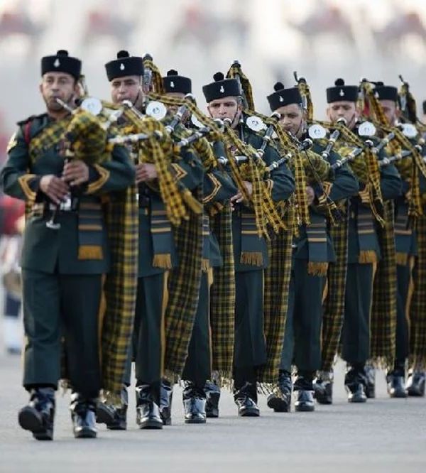 Complete Musical Instruments Blog: School Band, Army Band, Marching Parade, and Instruments for Home Décor